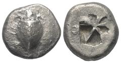 Greek Inseln vor Attika. Aigina. Stater (Silber). Ca. 525 - 475 v. Chr. Vs: Seeschildkröte. Rs: Quadratum incusum. 20 mm. 11,94 g. HGC 6, 428; Slg. Dewing 1655. Sehr schön.