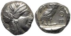 Greek Attika. Athen. Tetradrachme (Silber). Ca. 454 - 404 v. Chr. Vs: Kopf der Athena mit ölzweiggeschmücktem attischem Helm, Ohranhänger und Halskette rechts. Rs: Eule nach rechts stehend, Kopf en fa