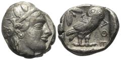 Greek Attika. Athen. Tetradrachme (Silber). Ca. 454 - 404 v. Chr. Vs: Kopf der Athena mit ölzweiggeschmücktem attischem Helm, Ohranhänger und Halskette rechts. Rs: Eule nach rechts stehend, Kopf en fa