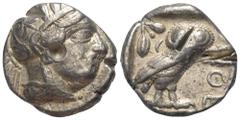 Greek Attika. Athen. Tetradrachme (Silber). Ca. 454 - 404 v. Chr. Vs: Kopf der Athena mit ölzweiggeschmücktem attischem Helm, Ohranhänger und Halskette rechts. Rs: Eule nach rechts stehend, Kopf en fa