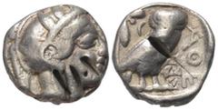 Greek Attika. Athen. Tetradrachme (Silber). Ca. 454 - 404 v. Chr. Vs: Kopf der Athena mit ölzweiggeschmücktem attischem Helm, Ohranhänger und Halskette rechts. Rs: Eule nach rechts stehend, Kopf en fa