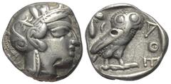 Greek Attika. Athen. Tetradrachme (Silber). Ca. 454 - 404 v. Chr. Vs: Kopf der Athena mit ölzweiggeschmücktem attischem Helm, Ohranhänger und Halskette rechts. Rs: Eule nach rechts stehend, Kopf en fa