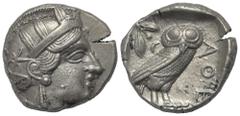 Greek Attika. Athen. Tetradrachme (Silber). Ca. 454 - 404 v. Chr. Vs: Kopf der Athena mit ölzweiggeschmücktem attischem Helm, Ohranhänger und Halskette rechts. Rs: Eule nach rechts stehend, Kopf en fa