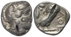 Greek Attika. Athen. Tetradrachme (Silber). Ca. 454 - 404 v. Chr. Vs: Kopf der Athena mit ölzweiggeschmücktem attischem Helm, Ohranhänger und Halskette rechts. Rs: Eule nach rechts stehend, Kopf en fa