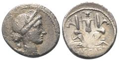 Roman Imperatorial C. Iulius Caesar. Denar (Silber). 46 - 45 v. Chr. Feldmünzstätte in Spanien. Vs: Kopf der Venus mit Diadem und Halskette rechts, dahinter Cupido. Rs: CAESAR. Tropaeum aus gallischen