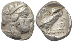 Greek Attika. Athen. Tetradrachme (Silber). Ca. 454 - 404 v. Chr. Vs: Kopf der Athena mit ölzweiggeschmücktem attischem Helm, Ohranhänger und Halskette rechts. Rs: Eule nach rechts stehend, Kopf en fa
