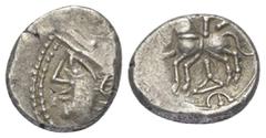 Celtic Gallien. Aedui. Quinar (Silber). Ca. 80 - 50 v. Chr. Vs: Leicht stilisierter Kopf mit Helm links. Rs: Pferd nach links galoppierend, zwischen den Beinen Monogramm, darunter E. 13 mm. 1,61 g. De