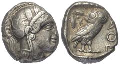 Greek Attika. Athen. Tetradrachme (Silber). Ca. 454 - 404 v. Chr. Vs: Kopf der Athena mit ölzweiggeschmücktem attischem Helm, Ohranhänger und Halskette rechts. Rs: Eule nach rechts stehend, Kopf en fa