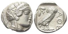 Griechische Münzen Attika. Athen. Tetradrachme (Silber). Ca. 454 - 404 v. Chr. Vs: Kopf der Athena mit ölzweiggeschmücktem attischem Helm, Ohranhänger und Halskette rechts. Rs: Eule nach rechts stehen