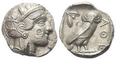 Griechische Münzen Attika. Athen. Tetradrachme (Silber). Ca. 454 - 404 v. Chr. Vs: Kopf der Athena mit ölzweiggeschmücktem attischem Helm, Ohranhänger und Halskette rechts; runder Gegenstempel auf der