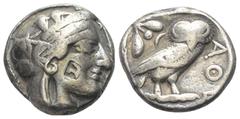 Griechische Münzen Attika. Athen. Tetradrachme (Silber). Ca. 454 - 404 v. Chr. Vs: Kopf der Athena mit ölzweiggeschmücktem attischem Helm, Ohranhänger und Halskette rechts; auf Wange quadratischer Geg