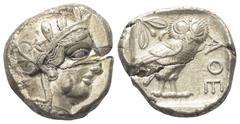Griechische Münzen Attika. Athen. Tetradrachme (Silber). Ca. 454 - 404 v. Chr. Vs: Kopf der Athena mit ölzweiggeschmücktem attischem Helm, Ohranhänger und Halskette rechts; auf Wange quadratischer Geg