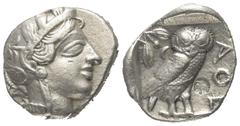 Greek Attika. Athen. Tetradrachme (Silber). Ca. 454 - 404 v. Chr. Vs: Kopf der Athena mit ölzweiggeschmücktem attischem Helm, Ohranhänger und Halskette rechts. Rs: Eule nach rechts stehend, Kopf en fa