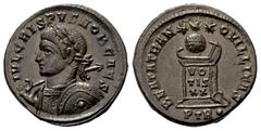 Roman Imperial Coinage Crispus (Caesar 317 - 326 n. Chr.). Follis (Bronze). 322 n. Chr. Trier. Vs: IVL CRISPVS NOB CAES. Büste mit Lorbeerkranz, Panzer, geschulterter Lanze und Schild links. Rs: BEATA