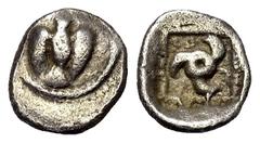 Greek Dynasten von Lykien. Kuprilli (ca. 470 - 435 v. Chr.). 1/24 Stater (Hemiobol, Silber). Vs: Adler nach links fliegend. Rs: Triskeles in vertieftem Perlquadrat. 8 mm. 0,39 g. Falghera - (vgl. 126,