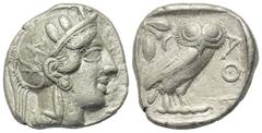 Griechische Münzen. Attika. Athen. Tetradrachme (Silber). Ca. 454 - 404 v. Chr. Vs: Kopf der Athena mit ölzweiggeschmücktem attischem Helm, Ohranhänger und Halskette rechts. Rs: Eule nach rechts stehe