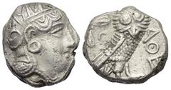 Griechische Münzen. Attika. Athen. Tetradrachme (Silber). Ca. 454 - 404 v. Chr. Vs: Kopf der Athena mit ölzweiggeschmücktem attischem Helm, Ohranhänger und Halskette rechts. Rs: Eule nach rechts stehe