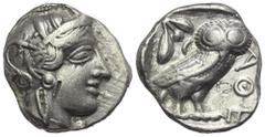 Greek Attika. Athen. Gegengestempelte Prägungen. Tetradrachme (Silber). Ca. 454 - 404 v. Chr. Vs: Kopf der Athena mit ölzweiggeschmücktem attischem Helm, Ohranhänger und Halskette rechts. Rs: Eule nac