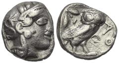 Greek Attika. Athen. Gegengestempelte Prägungen. Tetradrachme (Silber). Ca. 454 - 404 v. Chr. Vs: Kopf der Athena mit ölzweiggeschmücktem attischem Helm, Ohranhänger und Halskette rechts. Rs: Eule nac