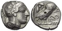 Greek Attika. Athen. Gegengestempelte Prägungen. Tetradrachme (Silber). Ca. 454 - 404 v. Chr. Vs: Kopf der Athena mit ölzweiggeschmücktem attischem Helm, Ohranhänger und Halskette rechts. Rs: Eule nac