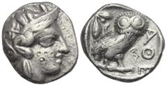 Greek Attika. Athen. Gegengestempelte Prägungen. Tetradrachme (Silber). Ca. 454 - 404 v. Chr. Vs: Kopf der Athena mit ölzweiggeschmücktem attischem Helm, Ohranhänger und Halskette rechts. Rs: Eule nac