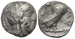 Greek Attika. Athen. Gegengestempelte Prägungen. Tetradrachme (Silber). Ca. 454 - 404 v. Chr. Vs: Kopf der Athena mit ölzweiggeschmücktem attischem Helm, Ohranhänger und Halskette rechts. Rs: Eule nac