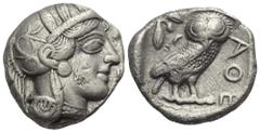 Greek Attika. Athen. Gegengestempelte Prägungen. Tetradrachme (Silber). Ca. 454 - 404 v. Chr. Vs: Kopf der Athena mit ölzweiggeschmücktem attischem Helm, Ohranhänger und Halskette rechts. Rs: Eule nac