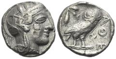 Greek Attika. Athen. Gegengestempelte Prägungen. Tetradrachme (Silber). Ca. 454 - 404 v. Chr. Vs: Kopf der Athena mit ölzweiggeschmücktem attischem Helm, Ohranhänger und Halskette rechts. Rs: Eule nac
