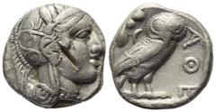 Griechische Münzen Attika. Athen. Tetradrachme (Silber). Ca. 454 - 404 v. Chr. Vs: Kopf der Athena mit ölzweiggeschmücktem attischem Helm, Ohranhänger und Halskette rechts. Rs: Eule nach rechts stehen