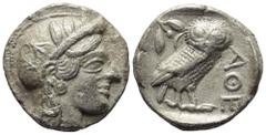 Griechische Münzen Attika. Athen. Tetradrachme (Silber). Ca. 454 - 404 v. Chr. Vs: Kopf der Athena mit ölzweiggeschmücktem attischem Helm, Ohranhänger und Halskette rechts. Rs: Eule nach rechts stehen