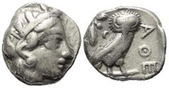 Griechische Münzen Attika. Athen. Tetradrachme (Silber). Ca. 454 - 404 v. Chr. Vs: Kopf der Athena mit ölzweiggeschmücktem attischem Helm, Ohranhänger und Halskette rechts. Rs: Eule nach rechts stehen
