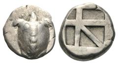 AIGINA. Aigina. Stater. Ca. 480 - 460 v. Chr. Vs: Seeschildkröte mit sieben Punkten. Rs: Fünfgeteiltes Quadratum incusum. Milbank 15. McClean 6030. Sehr schön. 12,29 g 21 mm