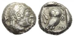 ATTIKA. Athen. Tetradrachmon. Ca. 485 - 480 v. Chr. Vs: Kopf der Athena mit attischen Helm und Ohranhänger rechts. Rs: AΘE. Eule nach rechts stehend, den Kopf en face, im Feld links oben Ölzweig und M