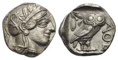 ATTIKA. Athen. Tetradrachme. Ca. 465 - 460 v. Chr. Vs: Kopf der Athena mit attischem Helm rechts. Rs: ΑΘΕ. Eule nach rechts stehend, den Kopf en face, im Feld links oben Olivenzweig und Mondsichel; da