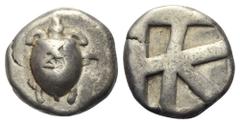 AIGINA. Aigina. Stater. Ca. 470/65 - 445/40 v. Chr. Vs: Meeresschildkröte, auf dem Panzer drei Gegenstempel, rechts im Feld ein Gegenstempel. Rs: Quadratum incusum, durch breite Balken in fünf Felder 