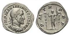 MAXIMINUS I. THRAX (235 - 238 n. Chr.). Denar. 235 n. Chr. Rom. Vs: IMP MAXIMINVS PIVS AVG. Büste mit Lorbeerkranz, Paludament und Panzer rechts. Rs: P M - TR - P - P P. Maximinus mit erhobener Rechte