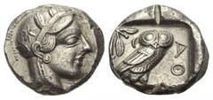 Attika. Athen. Tetradrachme. Ca. 454 - 404 v. Chr. Vs: Kopf der Athena mit ölzweiggeschmücktem, attischem Helm, Ohranhänger und Halskette rechts. Rs: Eule nach rechts stehend, Kopf en face, im Feld li