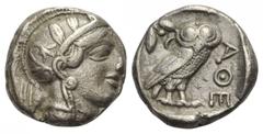 Attika. Athen. Tetradrachme. Ca. 454 - 404 v. Chr. Vs: Kopf der Athena mit ölzweiggeschmücktem, attischem Helm, Ohranhänger und Halskette rechts. Rs: Eule nach rechts stehend, Kopf en face, im Feld li