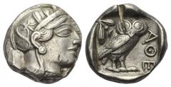 Attika. Athen. Tetradrachme. Ca. 454 - 404 v. Chr. Vs: Kopf der Athena mit ölzweiggeschmücktem, attischem Helm, Ohranhänger und Halskette rechts. Rs: Eule nach rechts stehend, Kopf en face, im Feld li