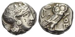 Attika. Athen. Tetradrachme. Ca. 353 - 294 v. Chr. Vs: Kopf der Athena mit ölzweiggeschmücktem, attischem Helm, Ohranhänger und Halskette rechts. Rs: Eule nach rechts stehend, Kopf en face, im Feld li