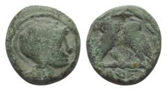 Attika. Athen. Bronze. Ca. 130 - 90 v. Chr. Vs: Kopf der Athena mit attischem Helm rechts. Rs: Zwei Eulen auf Blitzbündel einander gegenüber stehend, Köpfe en face; das Ganze in Olivenkranz. 14 mm. 3,