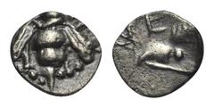 Ionien. Ephesos. Tetartemorion. Ca. 500 - 420 v. Chr. Vs: Biene. Rs: Adlerkopf links. 6 mm. 0,16 g. Karwiese Serie IV 3, Nr. 28. Fast vorzüglich.
