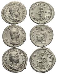 Römische Münzen. Kaiserzeit. Elagabalus (218 - 222 n. Chr.) / Iulia Paula (Gemahlin des Elagabal) / Iulia Maesa (Großmutter des Elagabal) Lot (3 Stück): 3 Denare. Rom. Vs: Büste rechts. Rs: Victoria m