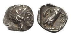 Attika. Athen. Obol. Ca. 465 - 454 v. Chr. Vs: Kopf der Athena mit attischem Helm rechts. Rs: Eule nach rechts stehend, den Kopf en face; im Feld links oben Olivenzweig, das Ganze in Quadratum incusum