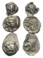 Lots. Mysien. Kyzikos. Lot (3 Stück): 1 Tetartemorion, 2 Hemiobole. 6. - 5. Jhdt. v. Chr. Vs: Eberprotome links, dahinter Thunfisch nach oben schwimmend, z.T. auf der Schulter K (retrograd). Rs: Löwen