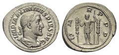 Maximinus Thrax (235 - 238 n. Chr.). Denar. 235 n. Chr. Rom. Vs: IMP MAXIMINVS PIVS AVG. Büste mit Lorbeerkranz, Paludament und Panzer rechts. Rs: P M TR P P P. Maximinus mit erhobener Rechter und Sze