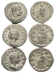 Lots. Elagabalus (218 - 222 n. Chr.) / Iulia Maesa (Großmutter des Elagabal) / Iulia Paula (Gemahlin des Elagabal) Lot (3 Stück): 3 Denare. Rom. Vs: Büste rechts. Rs: Elagabal mit Patera und Zweig n. 