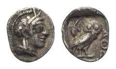 Attika. Athen. Hemiobol. Ca. 454 - 404 v. Chr. Vs: Kopf der Athena mit ölzweiggeschmücktem, attischem Helm rechts. Rs: Eule nach rechts stehend, den Kopf en face, im Feld links oben Olivenzweig; das G
