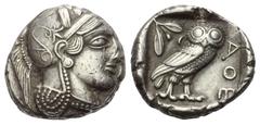 Attika. Athen. Tetradrachme. Ca. 454 - 404 v. Chr. Vs: Kopf der Athena mit ölzweiggeschmücktem, attischem Helm, Ohranhänger und Halskette rechts. Rs: Eule nach rechts stehend, Kopf en face, im Feld li