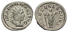 Philippus I. Arabs (244 - 249 n. Chr.). Antoninian. 248 - 249 n. Chr. Rom. Vs: IMP PHILIPPVS AVG. Büste mit Strahlenkrone, Paludament und Panzer rechts. Rs: FIDES EXERCITVS. Fides mit Vexillum und Sta